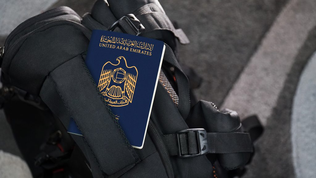 паспорт оаэ на рюкзаке